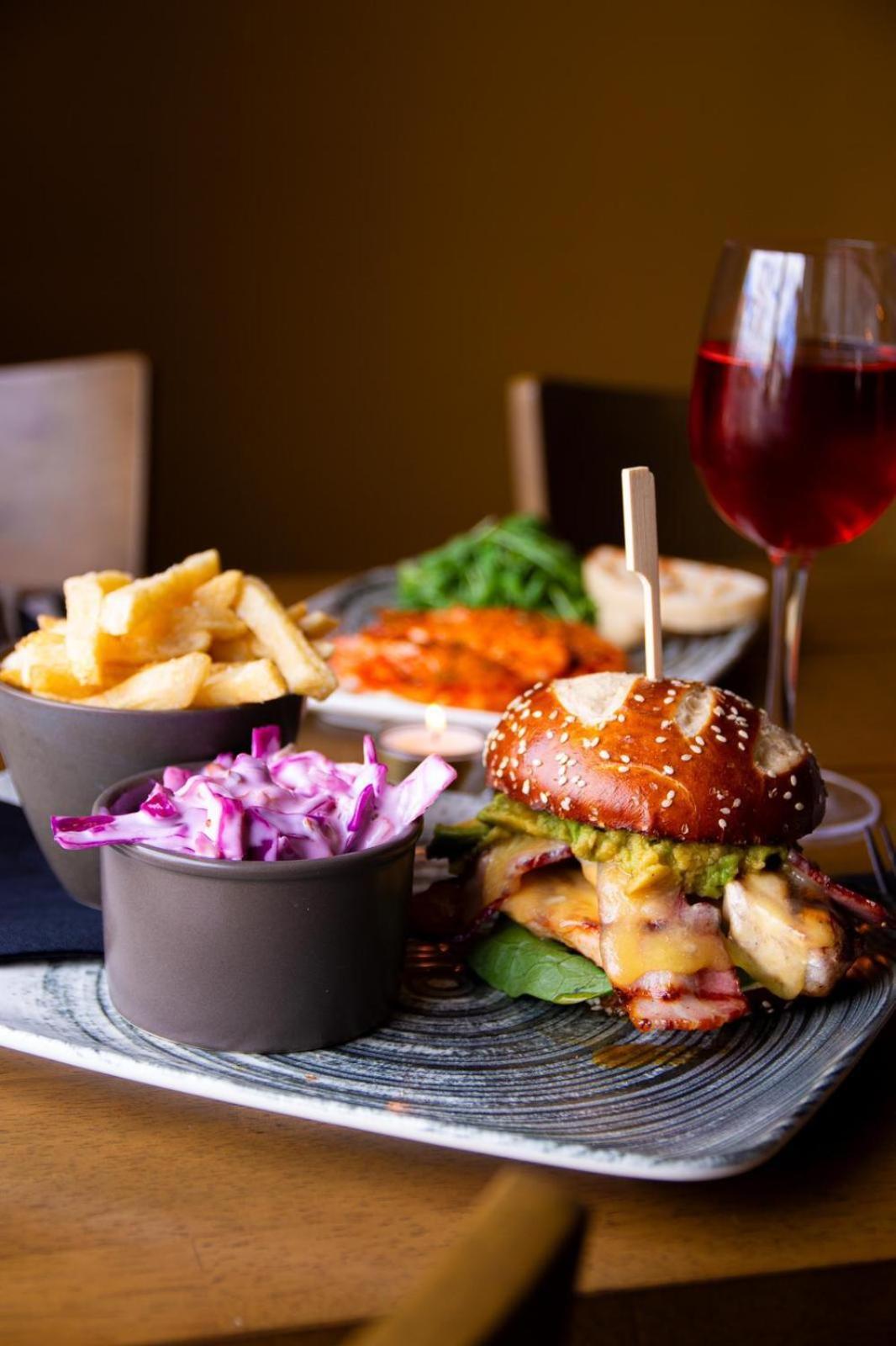 The Kings Head Inn, Home Of The Acle Steak Екстер'єр фото